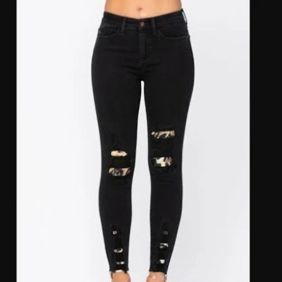 NWT Judy Blue Black Destroyed Leopard Patch Mid-Rise Skinny Jeans (Style: 82168) - Picture 1 of 14